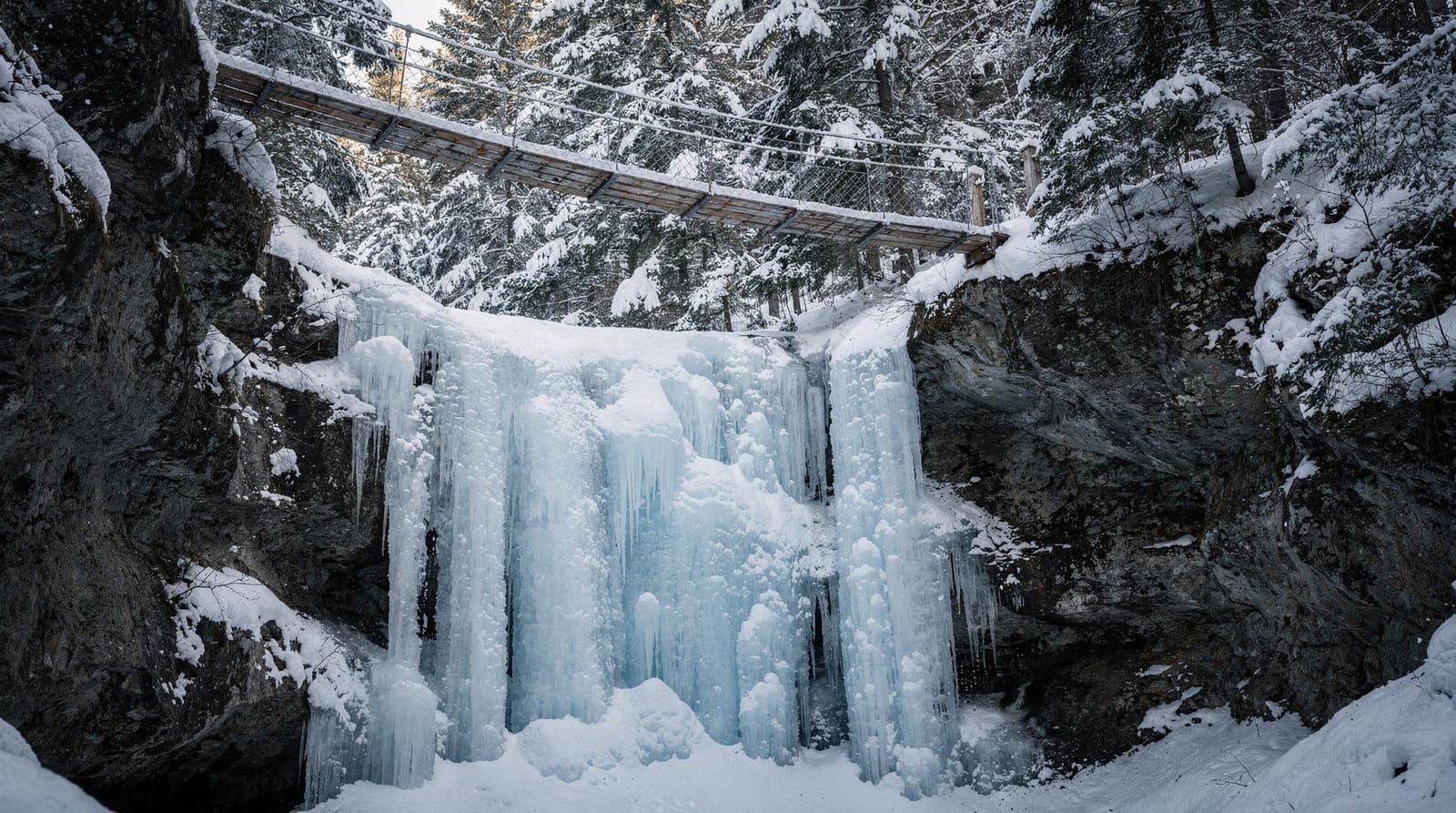 Auttiköngäs: een waterval-wandeling 80 km van Rovaniemi