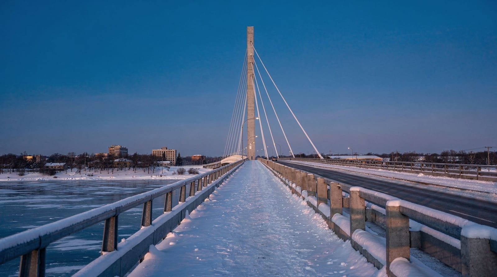Jätkänkynttilä: el puente de la vela del leñador de Rovaniemi