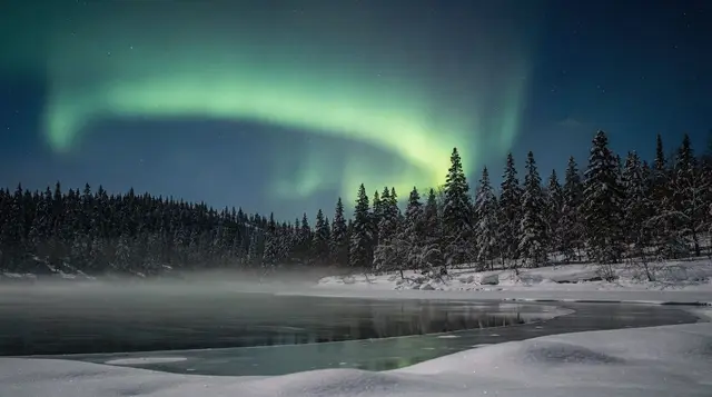 Chasing the northern lights by car from Rovaniemi