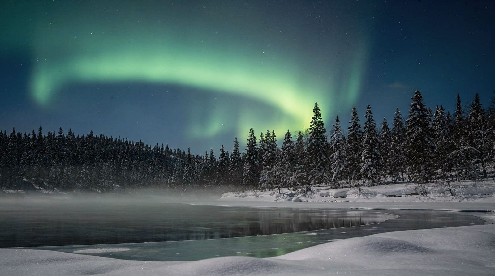 Chasing the northern lights by car from Rovaniemi