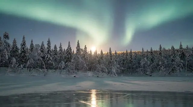 Northern lights snowmobile safari